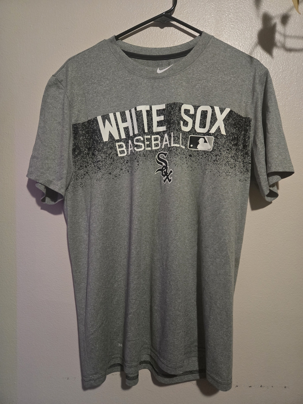 Nike Dri-Fit Large Chicago White Sox Baseball Tee Shirt